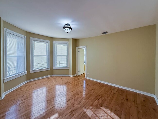 Foto del edificio - 90 Carlton Ave