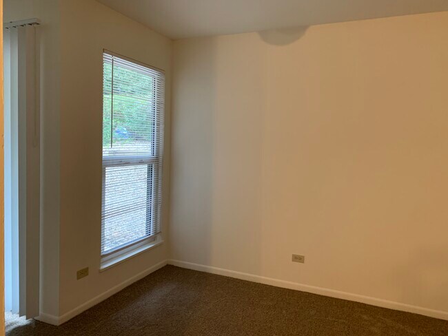 Building Photo - 705 Waters Edge Dr
