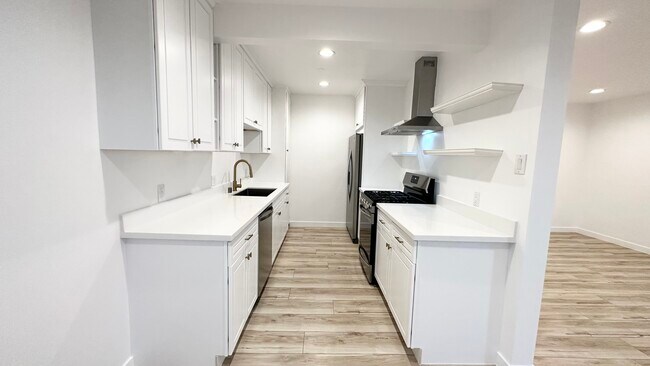 Foto del edificio - 8720 W Olympic Blvd