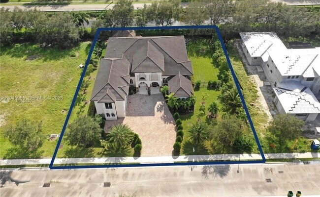 Building Photo - 12802 Grand Oaks Dr