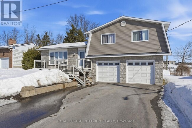 Building Photo - 1011 St Jacques St