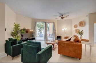 Building Photo - 802 W Windward Way