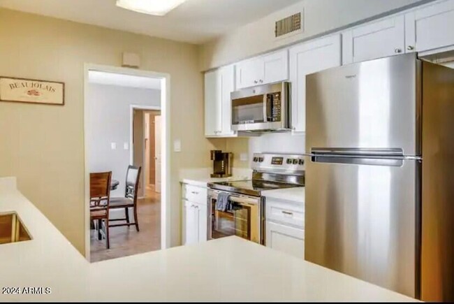 Building Photo - 1245 E Hermosa Dr