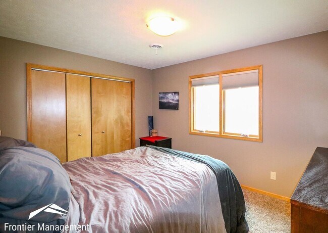 Foto del edificio - Beautiful 3 bedroom home just minutes from...