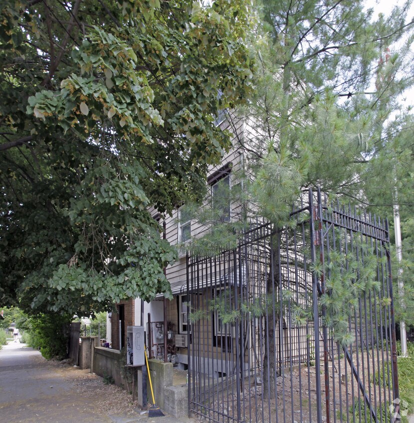 Building Photo - 55 Targee St