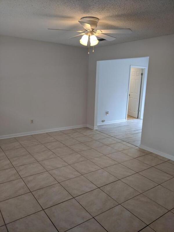825 Boulevard De L'Orleans, Mary Esther, FL 32569 House Rental in