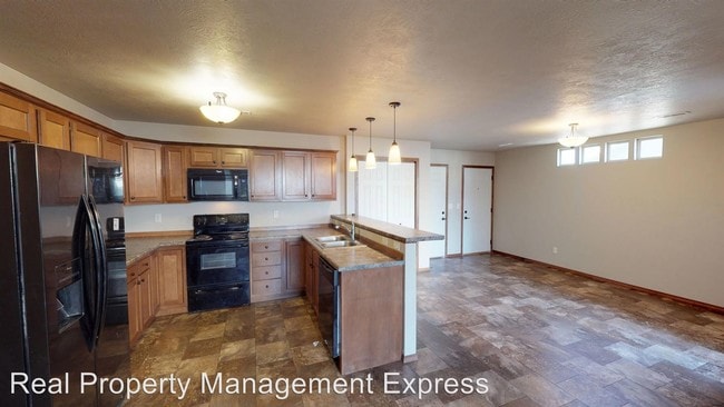 Building Photo - 3 br, 2 bath Apartment - 200 Jerry Place