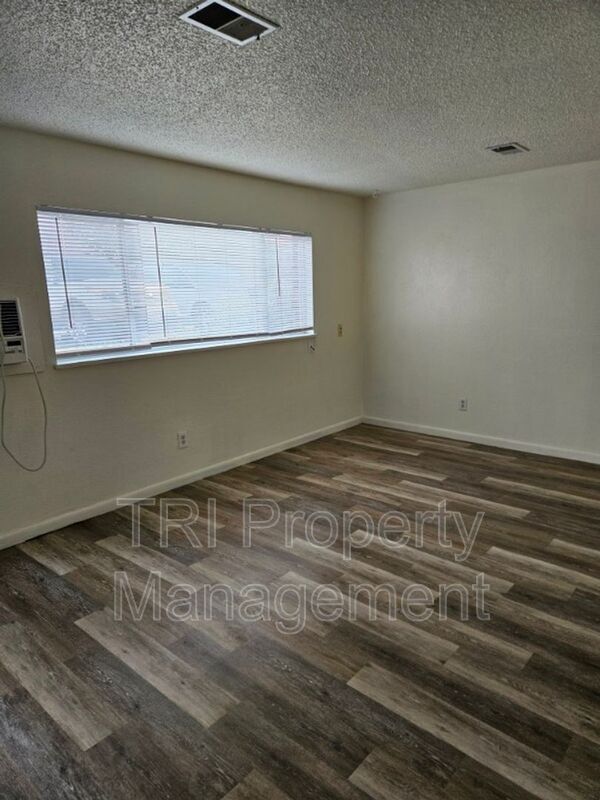 Foto del edificio - 300 W Union Ave