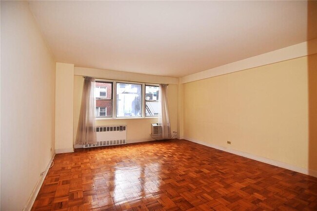 Building Photo - 404 E 66th St