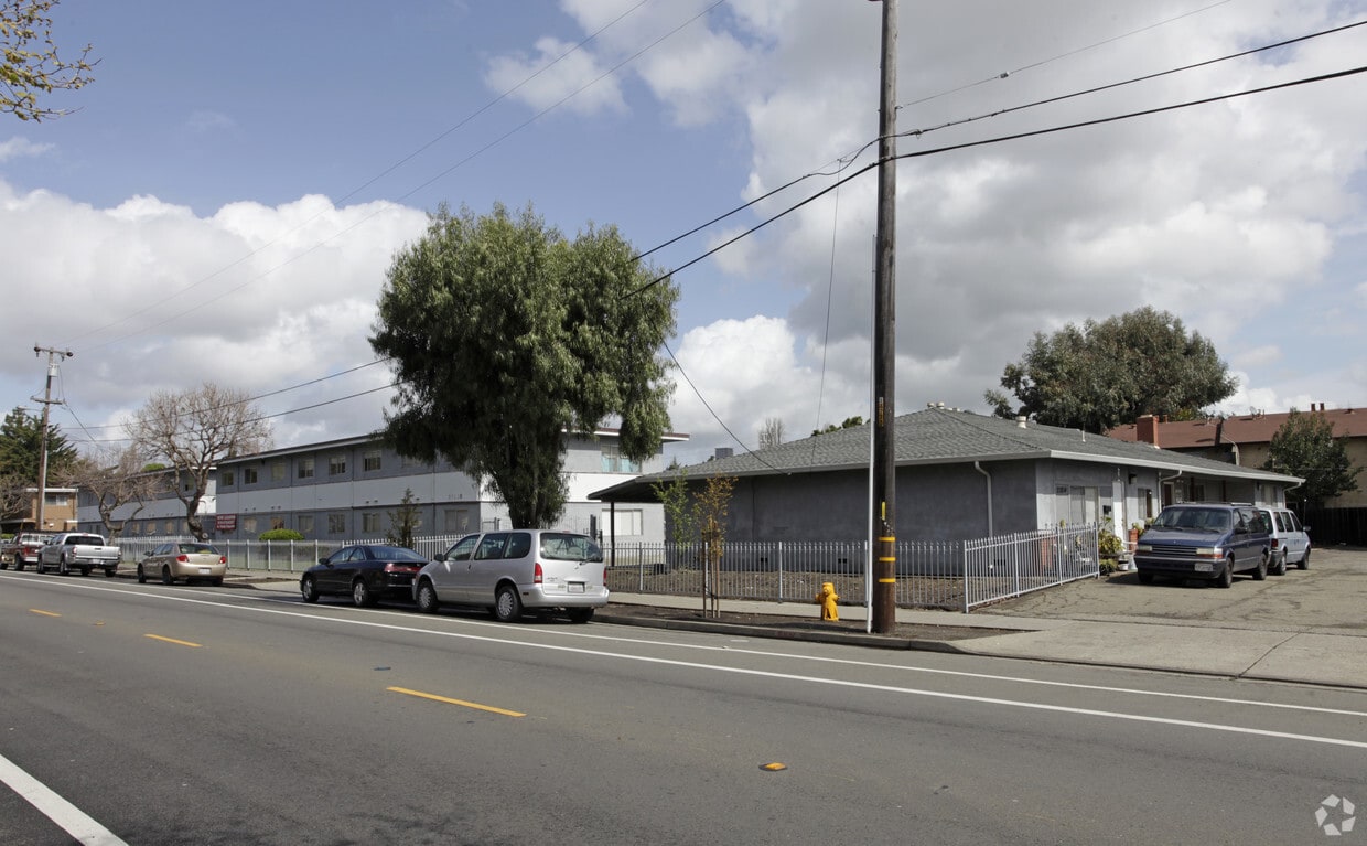 Building Photo - 27808-27854 Huntwood Ave