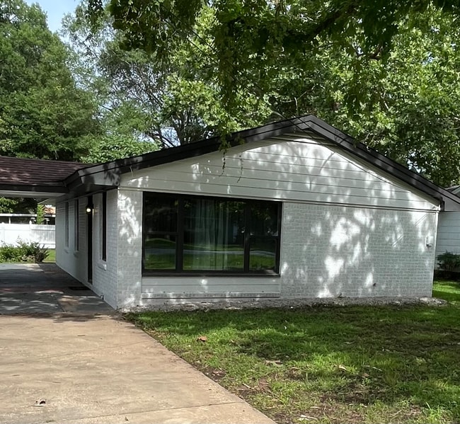 Building Photo - 211 Boles St