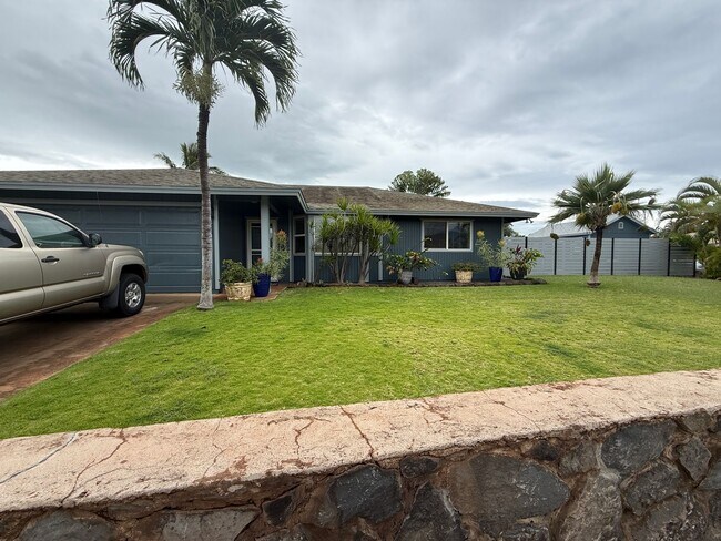 Building Photo - Dog Friendly 3 Bed / 2 Bath Home with Backyard Oasis