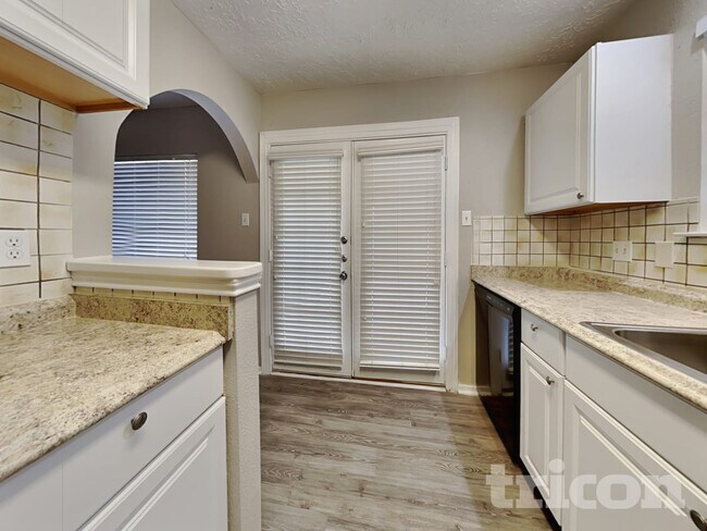 Foto del edificio - 4601 Greenwood Dr