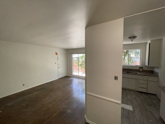 Building Photo - 8519 Cashio St