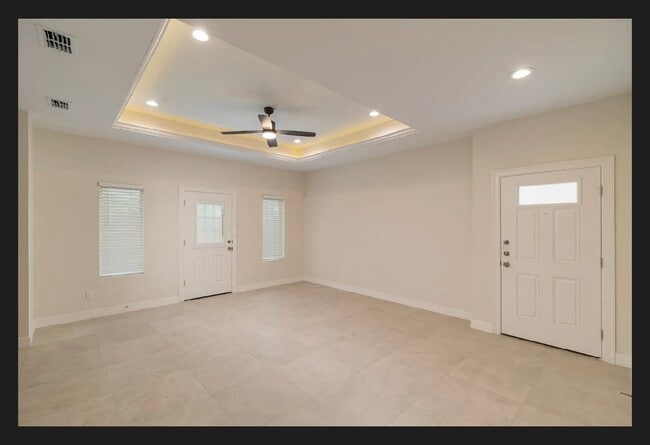 Building Photo - 3413 E Zinnia Ave