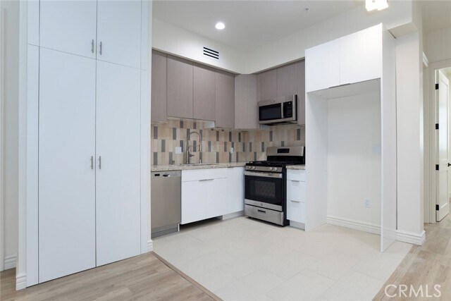 Building Photo - 6825 Whitsett Ave