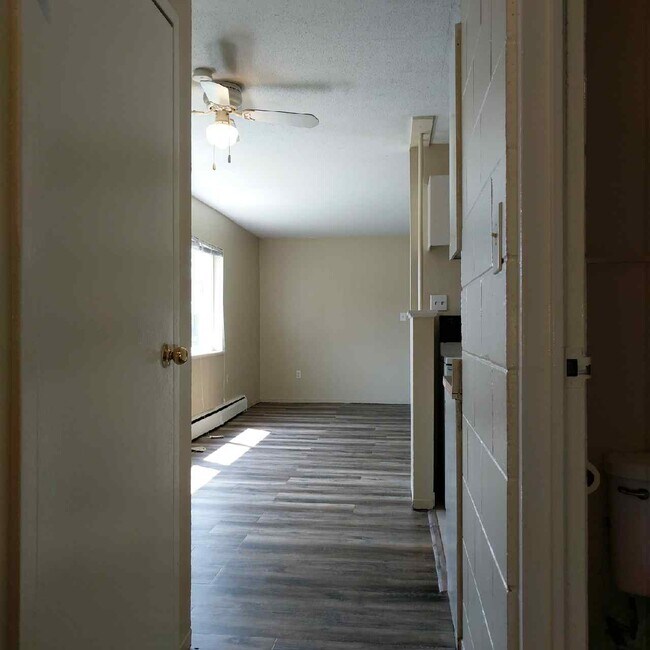 Building Photo - 310 W Fuller Ave