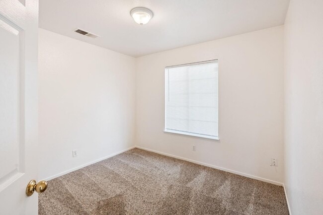 Foto del edificio - 5304 W Ramona Ave