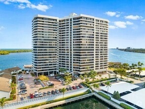 Building Photo - 100 Lakeshore Dr