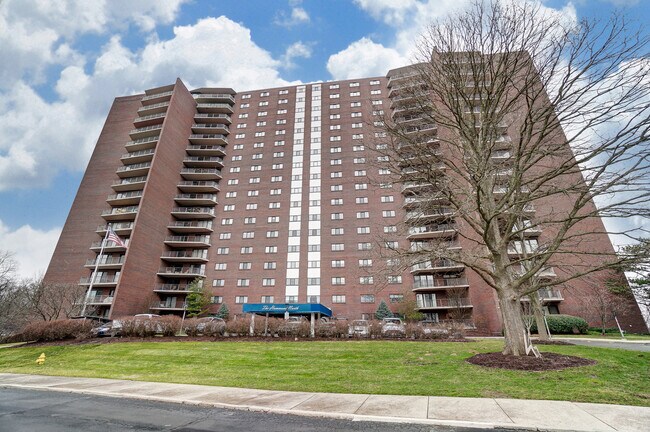 Foto del edificio - 5300 Hamilton Ave