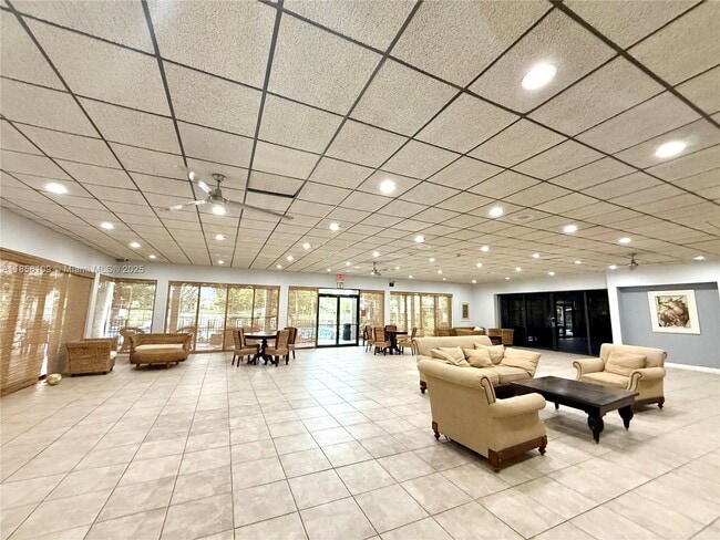 Foto del edificio - 1266 S Military Trail