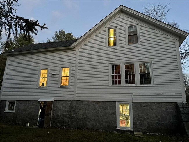 Foto del edificio - 55 Hopkins Hollow Rd