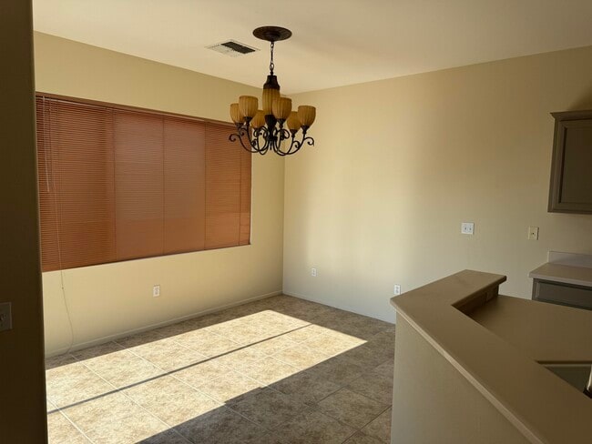 Building Photo - 78305 Estancia Dr