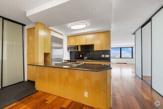 Building Photo - 65 E India Row
