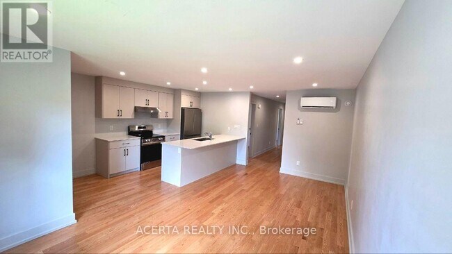 Photo du bâtiment - 1250 Trenton Ave