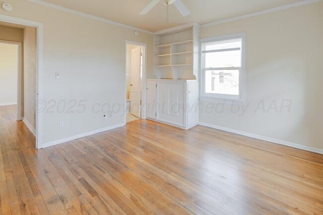 Building Photo - 1611 Crockett St