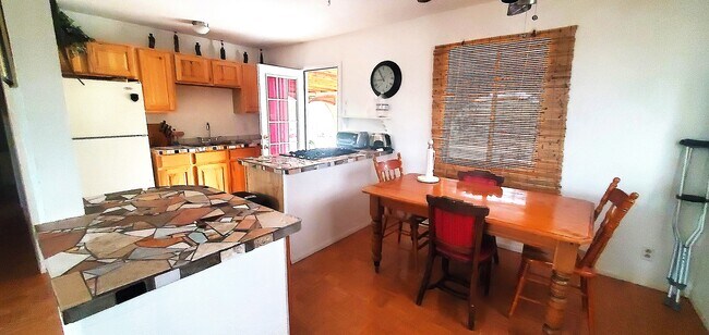 Foto del edificio - 1451 N Kilbright Ave