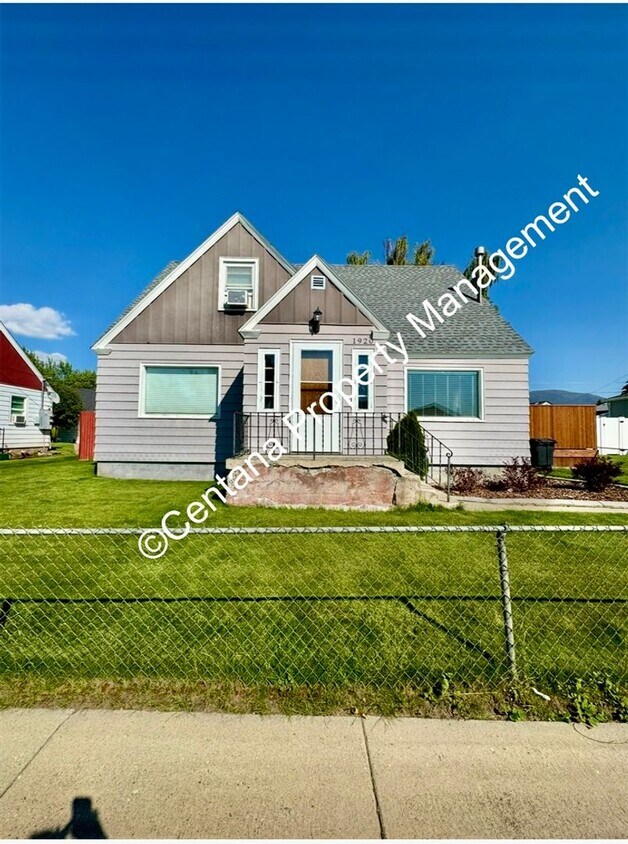 Foto principal - 3 bedroom 2 bathroom house on the flats