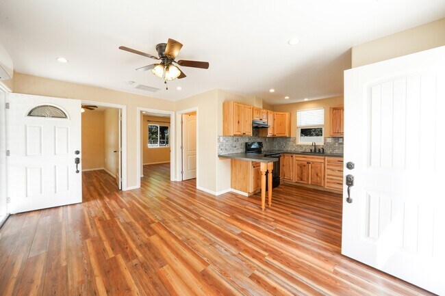 Foto del edificio - 1175 Campbell Way