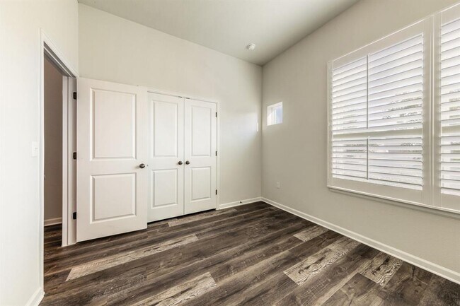 Building Photo - 7909 Catbird Ln