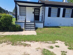 Building Photo - 2214 Lumpkin Rd