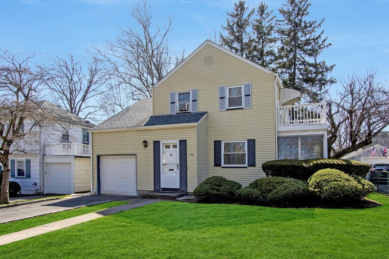 Photo - 120 Van Buren Ave (Teaneck, NJ)