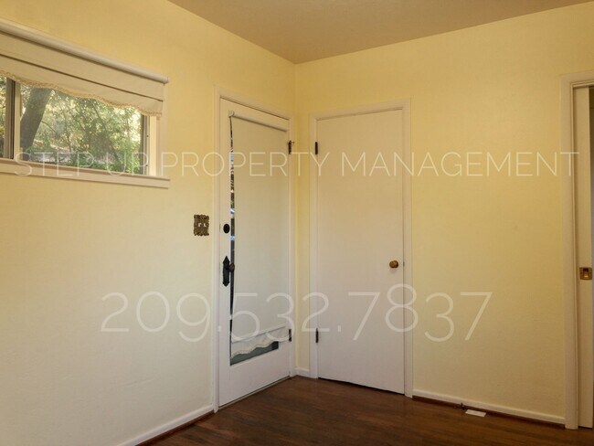 Foto del edificio - Outstanding 3 Bed 2 Bath near Downtown Son...