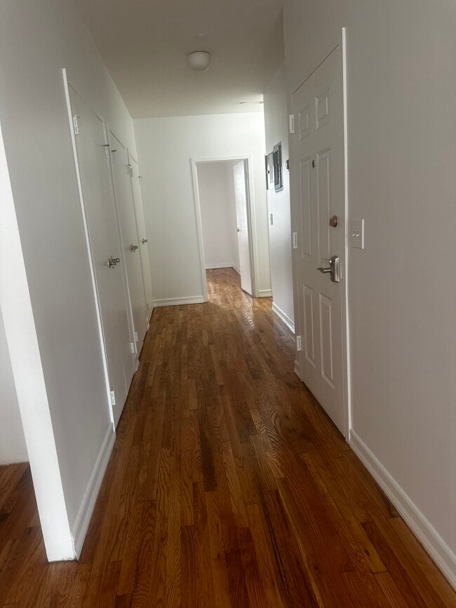 Foto del edificio - 8 E 118th St