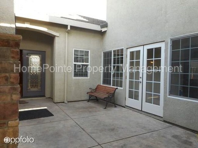 Building Photo - 3007 Sparrow Dr