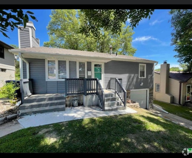 Building Photo - 3012 S Cornelia St