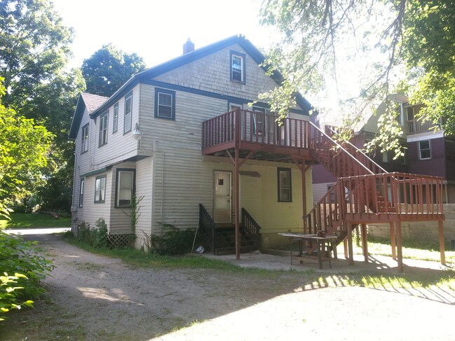 Building Photo - 614 Avon St