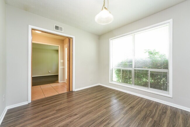 Foto del edificio - 1250 Allgood Rd