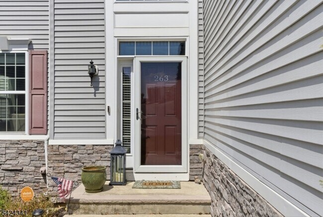 Foto del edificio - 263 Winding Hill Dr