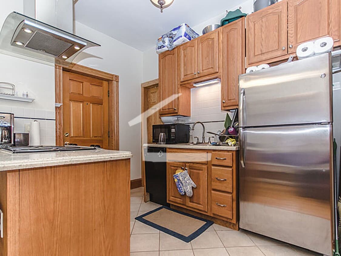 No Brokers Fee, Heat, Hot Water Included, Stainless Steel Kitchen Appliances - No Brokers Fee, Heat, Hot Water Included, Stainless Steel Kitchen Appliances