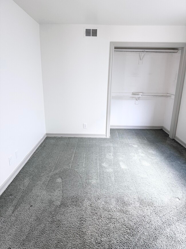 Building Photo - 140 San Nicholas Ave