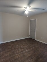 Building Photo - 995 Vale St