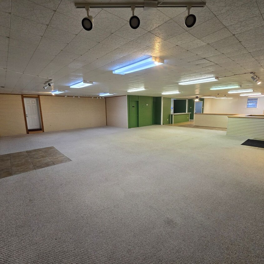 Foto principal - Commercial Space Across from Southside Air...