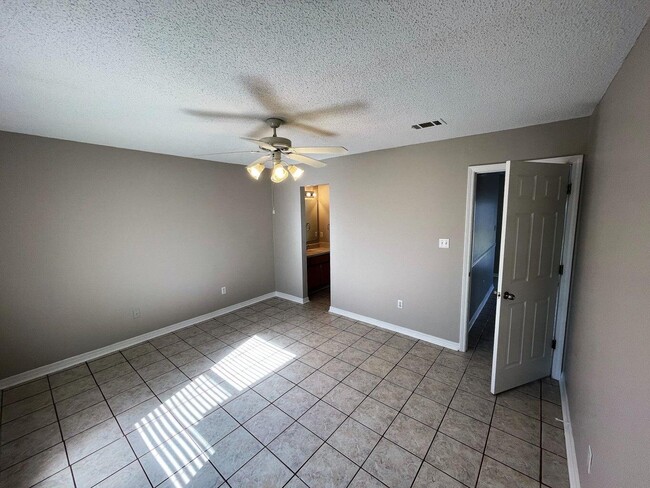 Building Photo - 1888 Bayou Dr