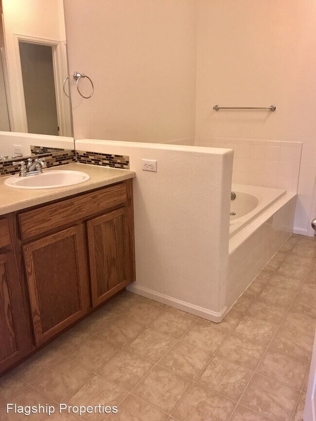 Building Photo - 2 br, 2 bath House - 11321 Xavier Dr Unit 203