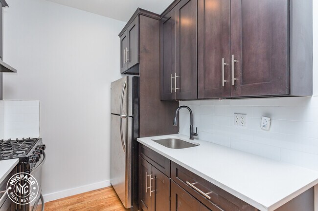 Foto del edificio - 649 Classon Ave